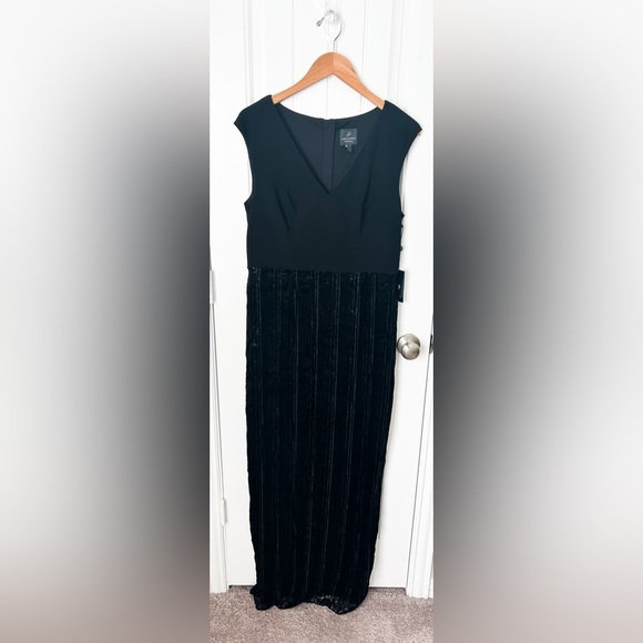NWT Adrianna Papell Jersey Velvet Column Gown Size 12 - Picture 1 of 2